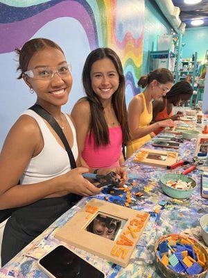 Texas Pom creating mosaics!