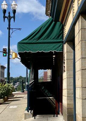 Side entrance to the restaurant