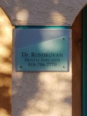 Dr.Roshkovan Dental Implants