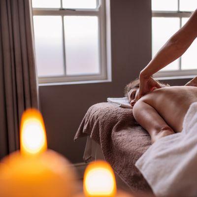 A relaxing massage to target traps and any other areas of stiff muscle. Book one today~