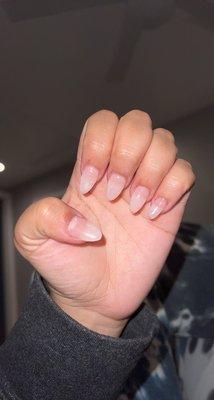 Left hand: Curved to the left almond shaped nails.