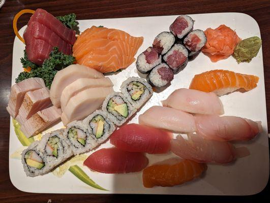 Sushi & sashimi combo for 2