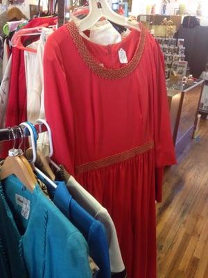 Would totally rock this vintage coral dress