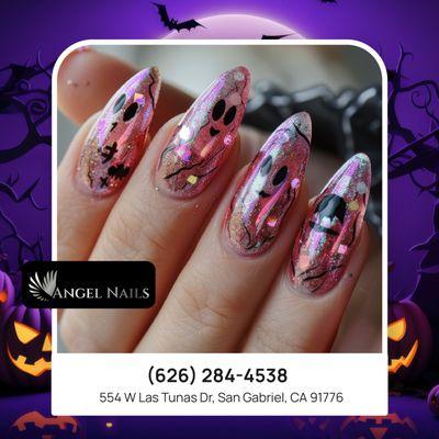 Witchy nails, anyone? Embrace the magic of Halloween with dark and mystical designs at our salon. ‍
_________________________