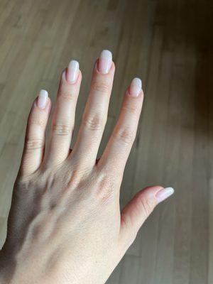 Rounded coffin shape + neutral color gel manicure. So perfectly done!