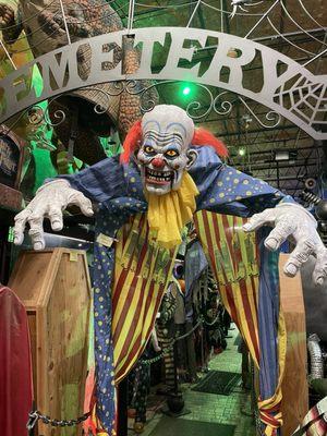 Entrance with animatronic 15 ft clown greeting you!