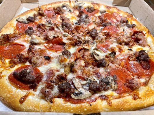 Medium Masterpiece Pizza - pepperoni, mushrooms, bacon, hamburger, sausage