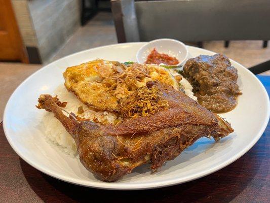 Nasi Telor, Rendang Daging &Ayam Goreng / Complete Rice, Egg, Beef Rendang & Fried Chicken (E)