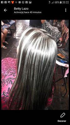 Uno de mis  trabajos erika quintero ,mechas platinadas Tratamiento y corte gratis. Citas desde 8:30am a 1pm