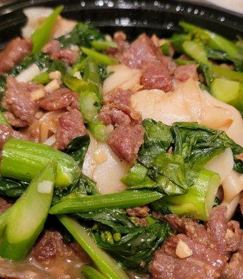 Gai-Lan Beef with Flat Noodles