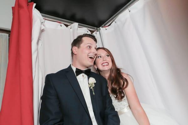 Brett & Ashley looking stunning in the Photo Booth.