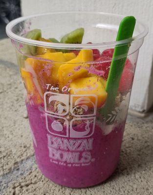 Small Makaha pitaya bowl with guava juice