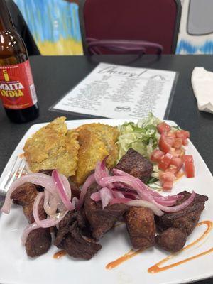 This is the Carne Frita dish with tostones