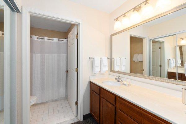 One Bedroom Bathroom