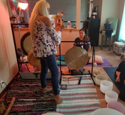 Crystal Singing Bowls & Gong Meditation with Tina