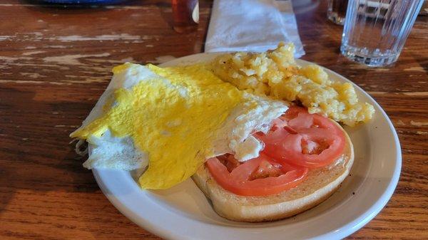 Fried egg sandwich .