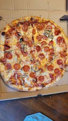 Large pizza with pepperoni and mushrooms