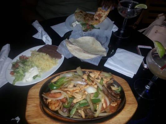 Fajita mixta & chicken quesadilla