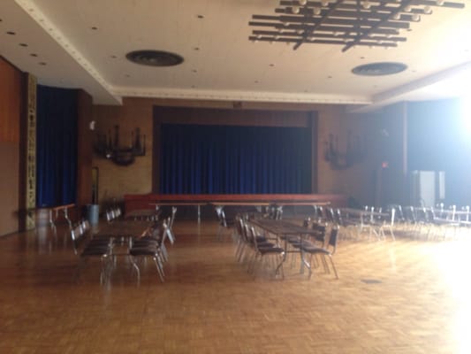 Very large ballroom for a more than reasonable price