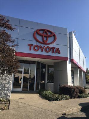 Excellent service in an out above and beyond care recommend having your Toyota service!