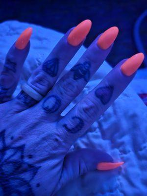 Glow in the dark dip nails!