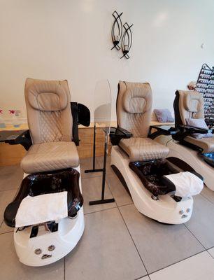 A few of the luxurious massage chairs for exquisite pedis