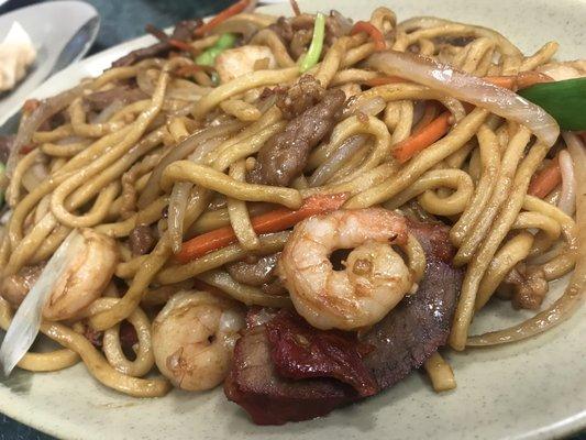 Seafood Combination Lo Mein