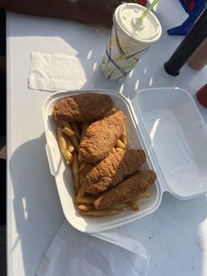 chicken fingers and fries