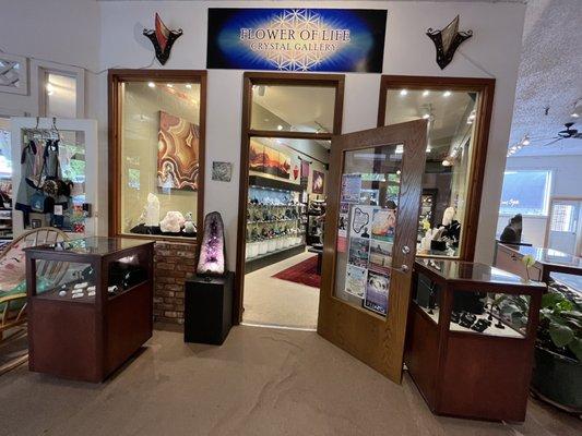 This store has an excellent collection of semi-precious stones and jewelry at reasonable prices.