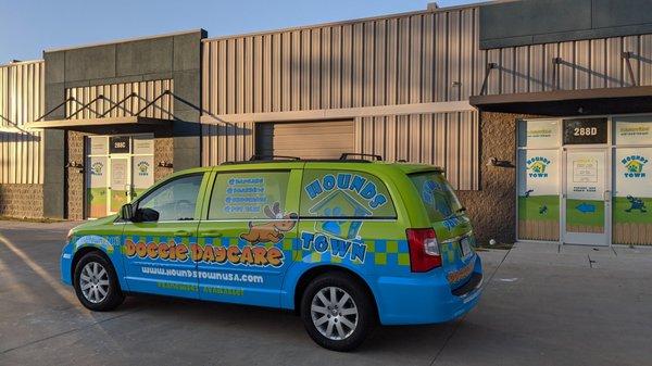 Wrapped mini van for pet taxi services