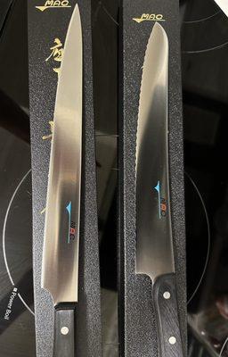 Slicing knife(sashimi, roasts) on the left and bread knife on the right