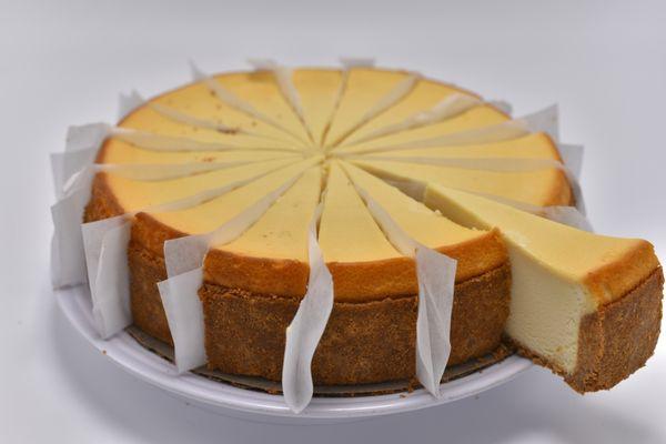 #1092 New York Plain Cheesecake 9" 16 Pre-Cut