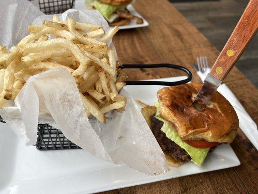 Hamburger & Fries