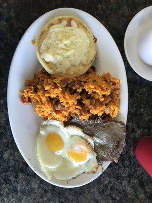 Tripleta, desayuno Colombiano