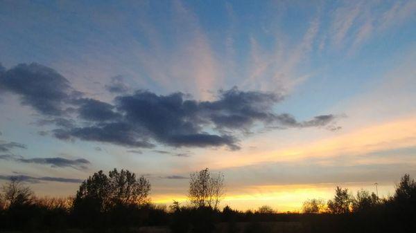 © trucker kev the paid tourist 2018  sweet sunset skies. only using the available natural light