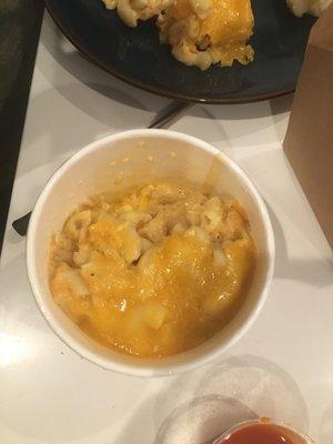 Mac n cheese (gooey, cheesy, YUM)