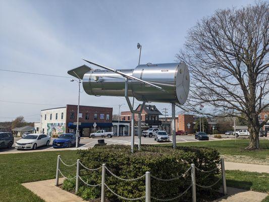 Hubble Telescope Replica Statue, Marshfield