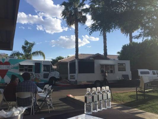 How fun! Serena Shores has a family night with food trucks! And it's such a gorgeous day for it.