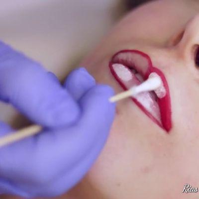 Permanent makeup 3D lip color