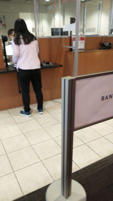 One teller during lunch rush hour. Which bank does this to customers?