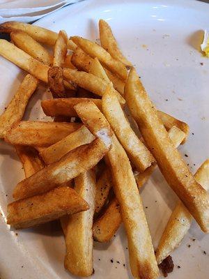 Fries though they look fresh Cooked and crispy. They were ice cold & rubbery. Clearly cooked sometime earlier.