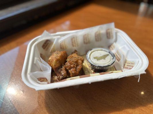 Crispy chicken wings (sampler, not regular portion size)