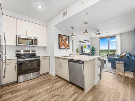 Open-Concept Floor Plans at Vista Sur luxury apartments in Naranja, FL