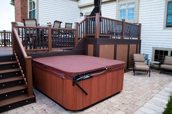 Trex Transcend deck with vinyl lattice to match.  The two-toned colors on this deck add visual interest.