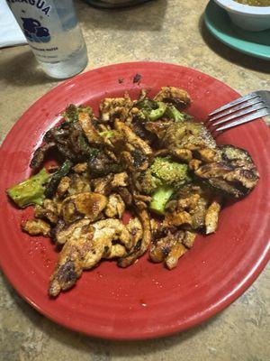 Grilled chicken, broccoli, and zucchini