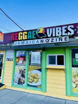 The outside vibe...at Reggae Vibes!