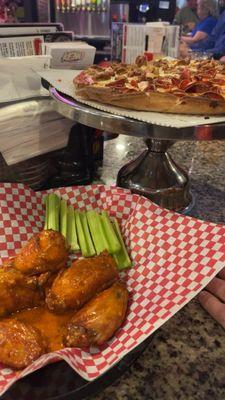 Spicy parm garlic wings (5) & medium half sausage half pepperoni ( good size for 2 able bodied men)