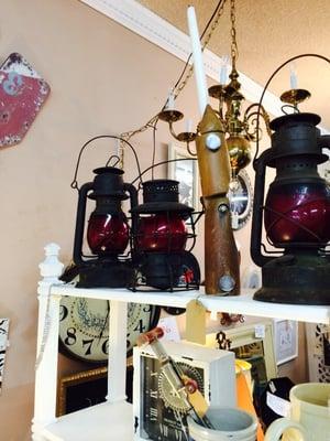 Onez Closet LLC - San Clemente Antiques & MORE