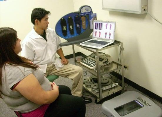 We provide digital foot scans to detect foot imbalances that may cause pain in the foot, leg, knee, hip, and back.
