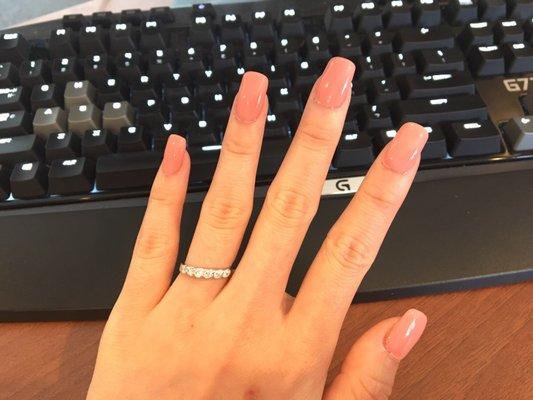 Perfect nail length for an office lady.